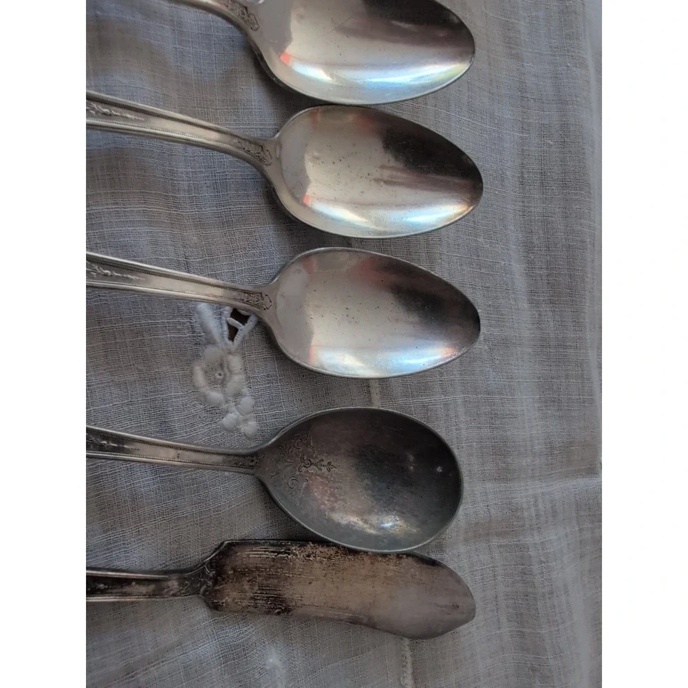 1847 ROGERS BROS Ancestral Silverplate‎ Flatware 8 Spoons 1 Butter Monogram W/M